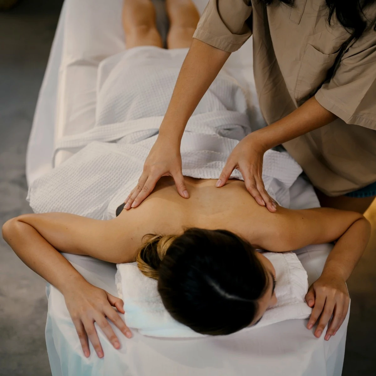 Dry body massage at LetMein Beauty