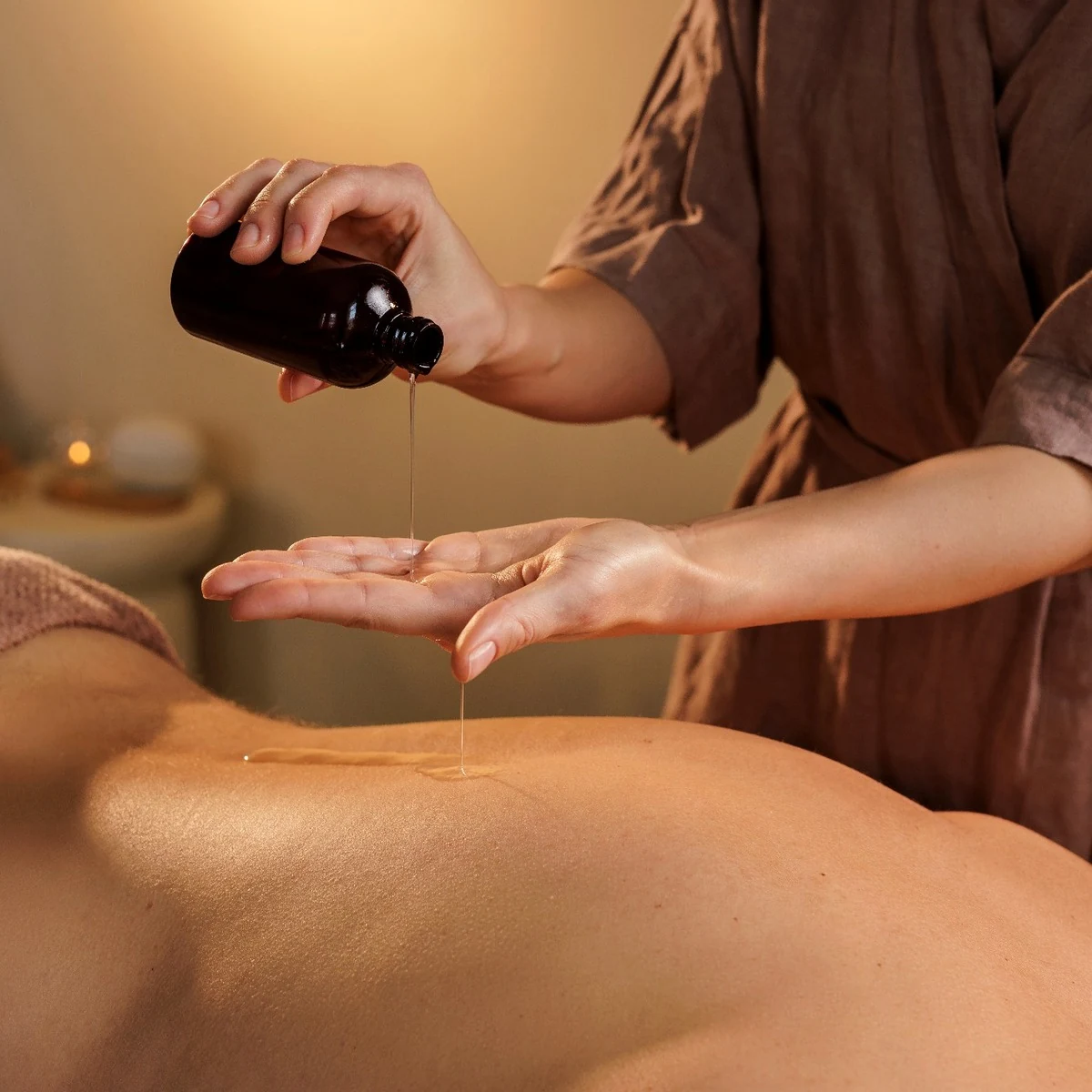 Oil body massage at LetMein Beauty